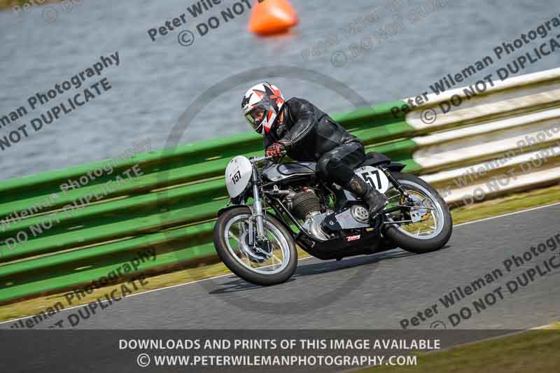 Vintage motorcycle club;eventdigitalimages;mallory park;mallory park trackday photographs;no limits trackdays;peter wileman photography;trackday digital images;trackday photos;vmcc festival 1000 bikes photographs